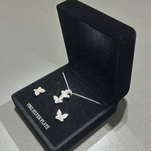 Necklace and Ear Rings - Picture 4 of 5